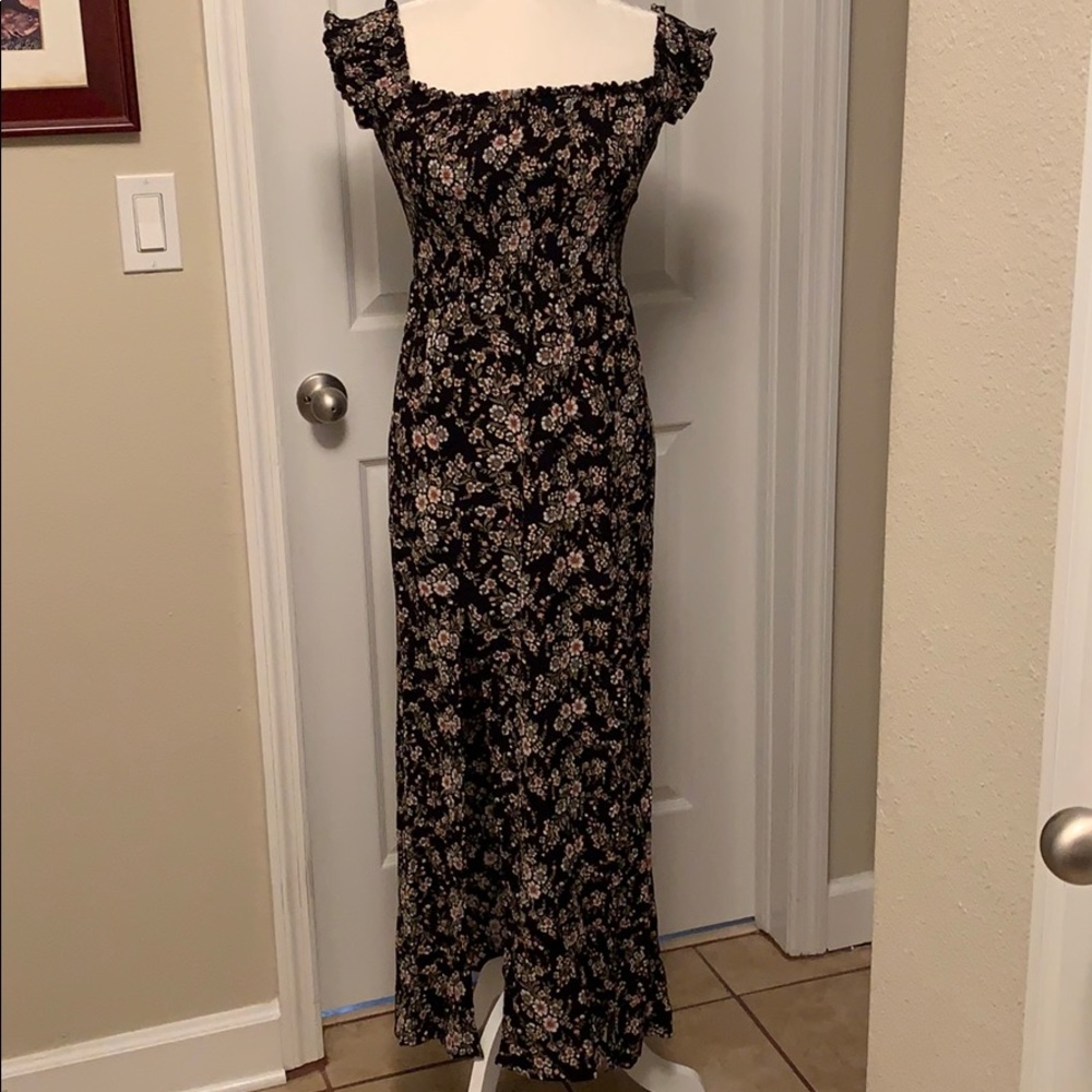 Over the shoulder American Eagle Maxi dress